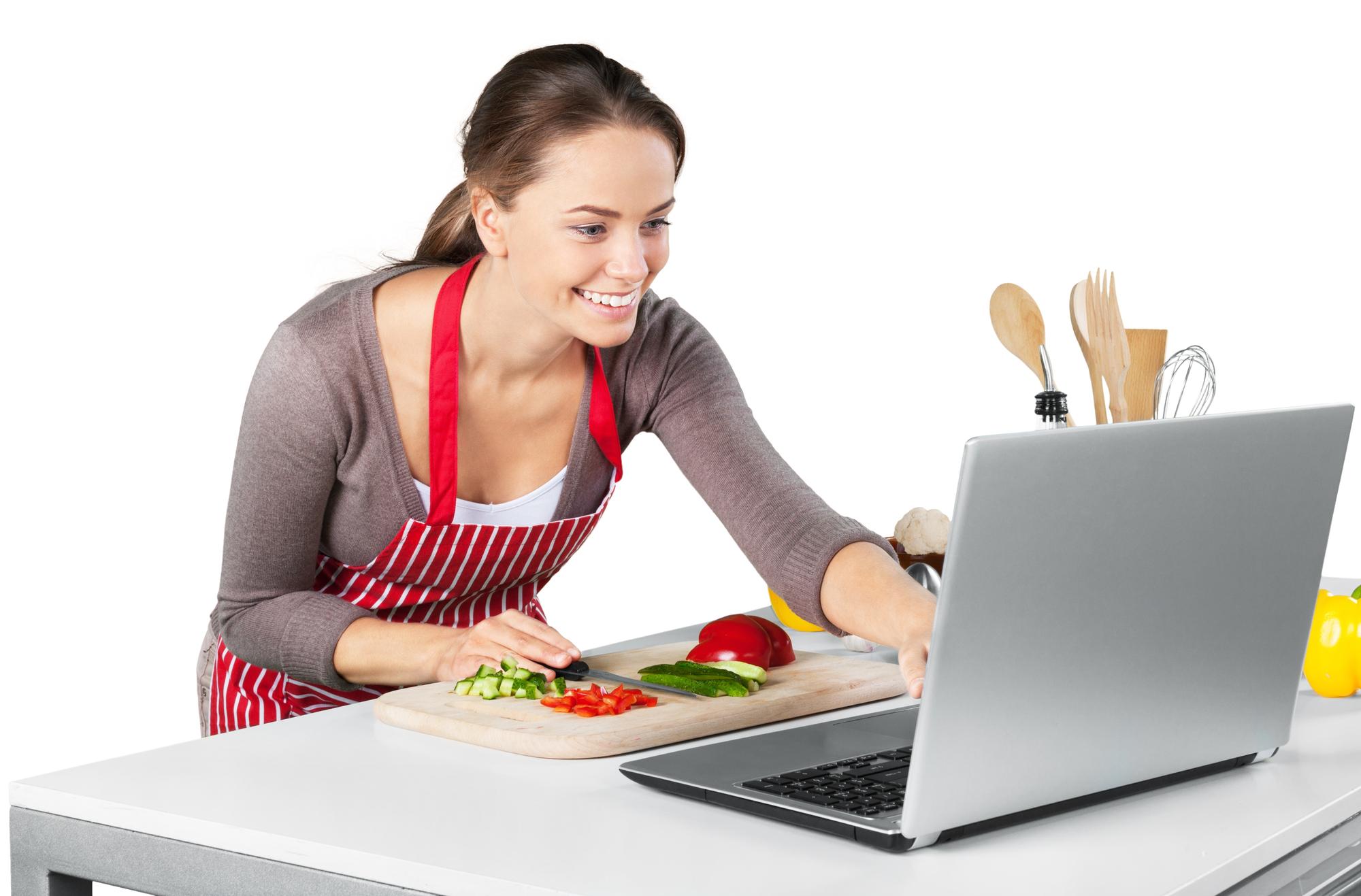Chef enseñando receta desde su cocina